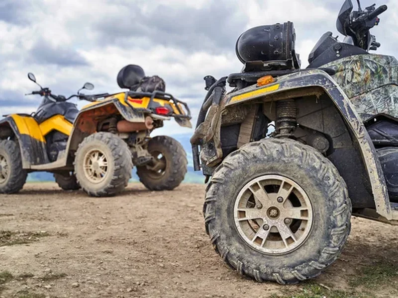 Quadbikes prontas para uma aventura ao ar livre